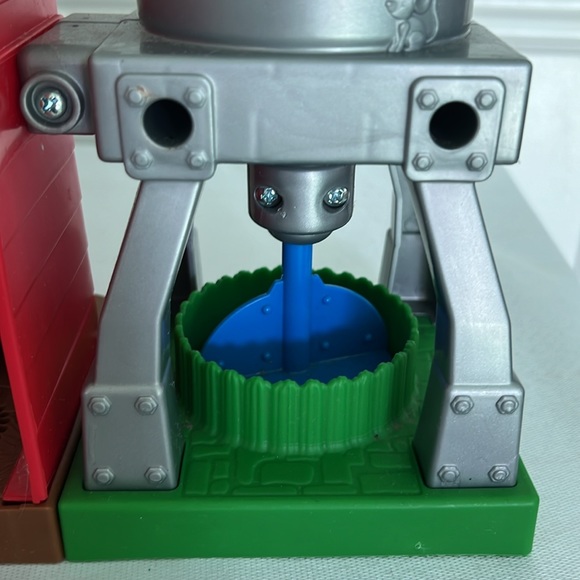 Fisher Price Little People Farm/Barn with Farm Animals and Farmer/Sounds Music - Picture 10 of 17